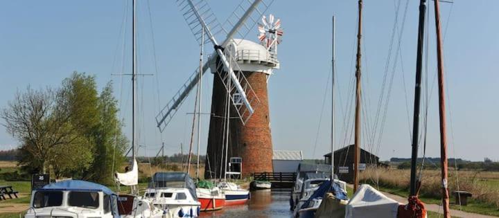 Fabulous 2 Bedroom Dog Friendly Chalet 5 Min Walk To Beach, Nr Gt Yarmouth & Norfolk Broads Scratby المظهر الخارجي الصورة